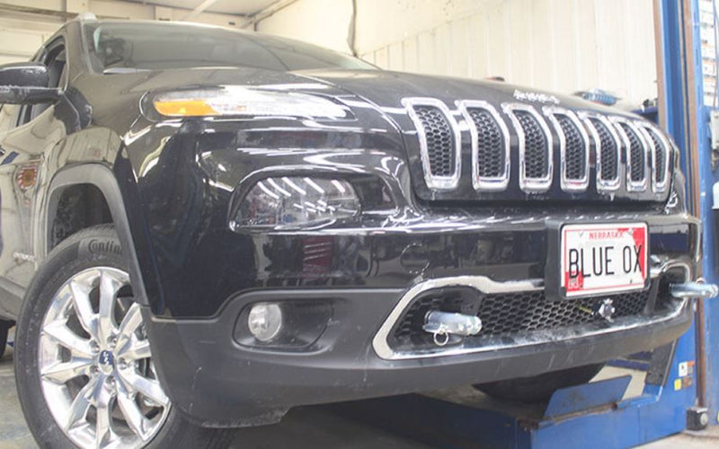 Load image into Gallery viewer, Blue Ox Ascent Tow Bar (7,500 lbs. tow cap.) & Baseplate Combo fits 2014-2018 Jeep Cherokee (No Trailhawk) (2-Speed Transfer Case)