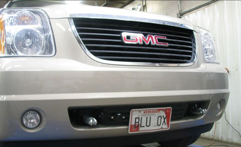 Load image into Gallery viewer, Blue Ox Ascent Tow Bar (7,500 lbs. tow cap.) & Baseplate Combo fits Select Escalade & 1500 Avalanche, Suburban, Tahoe & Yukon