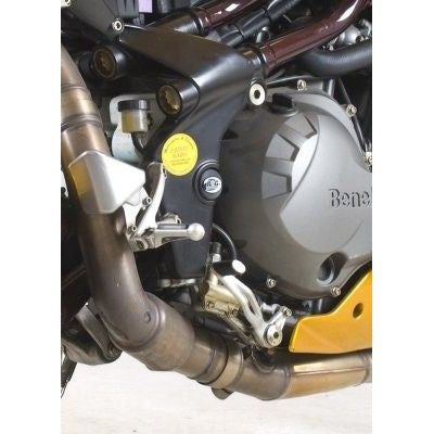 Load image into Gallery viewer, R&G Racing Black Spindle Plugs For 2005-2009 Benelli Caf Racer 1130 FI0048BK