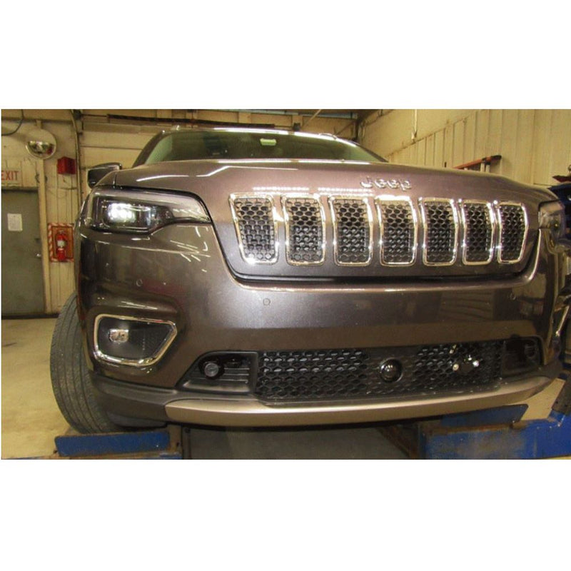Load image into Gallery viewer, Blue Ox Ascent Tow Bar (7,500 lbs. tow cap.) & Baseplate Combo fits Select Jeep Cherokee Aluminum Bumper w/out Tow Hooks (Includes Adaptive Cruise Control, Shutters, & Technology Package) (2-Speed Transfer Case)