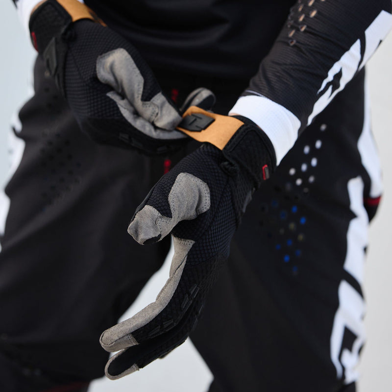 Load image into Gallery viewer, One Industries X197 Core Black Gloves