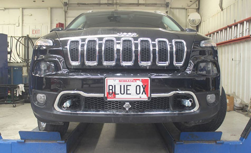 Load image into Gallery viewer, Blue Ox Ascent Tow Bar (7,500 lbs. tow cap.) & Baseplate Combo fits 2014-2018 Jeep Cherokee (No Trailhawk) (2-Speed Transfer Case)