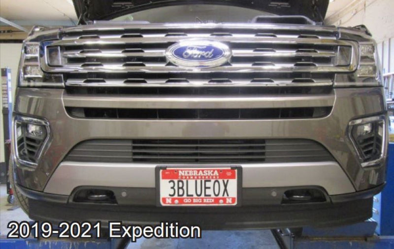Load image into Gallery viewer, Blue Ox Avail Tow Bar (10,000 lbs. cap.) & Baseplate Combo fits Select Ford Expedition (No Timberline) and Lincoln Navigator Models (Only vehicles w/ Slow Climb Mode) (Includes ACC, Shutters, and Turbo)