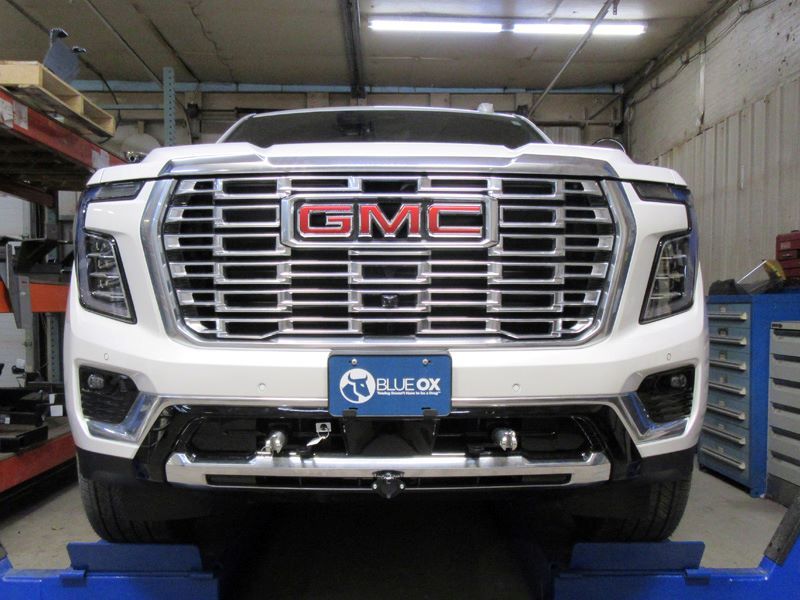 Load image into Gallery viewer, Blue Ox Avail Tow Bar (10,000 lbs. cap.) & Baseplate Combo fits Select GMC Yukon/Yukon XL (No Diesel or AT4) (Includes Denali, Adaptive Cruise Control, & Top Shutters Only)