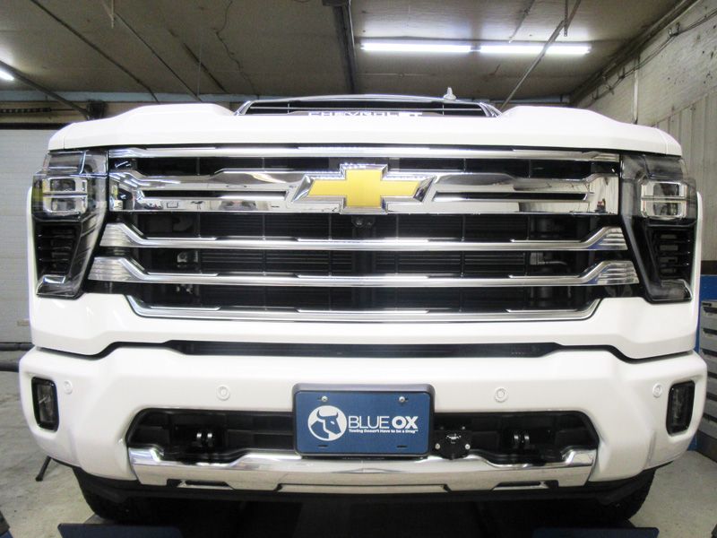 Load image into Gallery viewer, Blue Ox Avail Tow Bar (10,000 lbs. cap.) & Baseplate Combo fits Select Chevrolet Pickup 2500/3500 (Includes Diesel, ACC, Turbo, & Top Shutters) (No Bison)