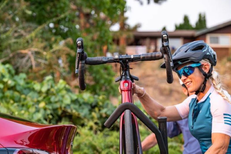 Load image into Gallery viewer, Swagman Bike Rack - Skaha 2 - 2 Bike Rack fits 1-1/4 inch or 2 inch Receivers (E-Bike Approved)
