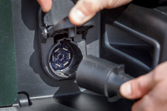Curt OEM Replacement Dual-Output 7 & 4-Way Connector (Plugs into USCAR)