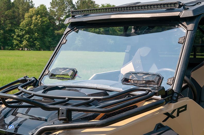 Load image into Gallery viewer, Seizmik Toolless Versa-Vent Scratch Resistant Polycarbonate Windshield
