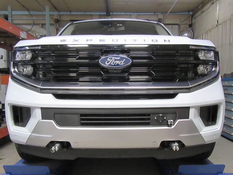 Load image into Gallery viewer, Blue Ox Ascent (7,500 lb) Tow Bar &amp; Baseplate Combo fits Select Ford Expedition 4x4 (Only vehicles equipped w/ 4L) (Includes ACC, Shutters, Timberline &amp; EcoBoost)
