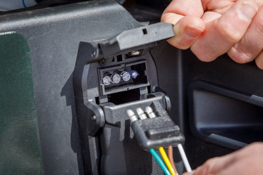 Curt OEM Replacement Dual-Output 7 & 4-Way Connector (Plugs into USCAR)