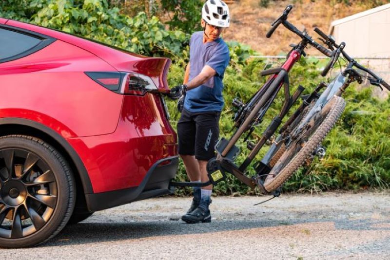 Load image into Gallery viewer, Swagman Bike Rack - Skaha 2 - 2 Bike Rack fits 1-1/4 inch or 2 inch Receivers (E-Bike Approved)
