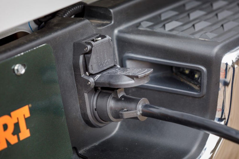 Load image into Gallery viewer, Curt OEM Replacement Dual-Output 7 &amp; 4-Way Connector (Plugs into USCAR)
