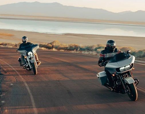 Load image into Gallery viewer, Klotz Premium 20W/50 5 Quart Synthetic Oil Change Kit For Harley-Davidson Twin Cam
