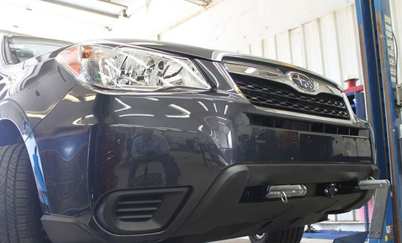 Load image into Gallery viewer, Blue Ox Alpha 2 Tow Bar (6,500 lbs. cap.) &amp; Baseplate Combo fits 2014-2018 Subaru Forester (No 2.0XT Models)
