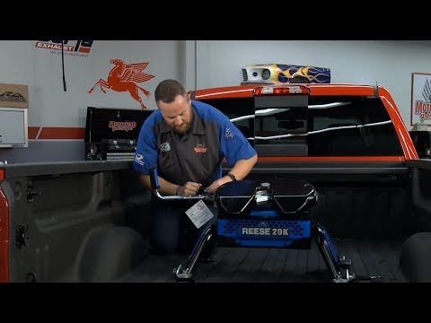 Load image into Gallery viewer, Reese M5 20K Fifth Wheel Hitch for 2016-2019 GM 2500/3500 Equipped with OEM Under-Bed Prep Package
