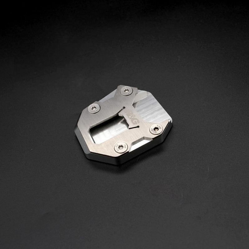 Load image into Gallery viewer, R&amp;G Racing Silver Kickstand Shoe PKS0153SI
