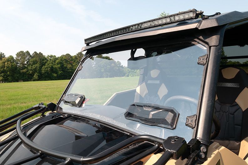 Load image into Gallery viewer, Seizmik Toolless Versa-Vent Scratch Resistant Polycarbonate Windshield
